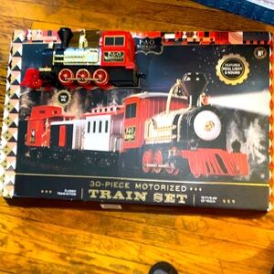 NIB~ FAO Schwarz 30-Piece Motorized
Train Set by FAO Schwarz